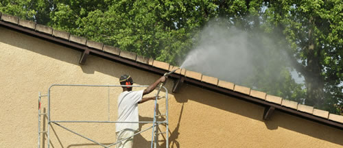 Notre équipe de spécialistes en nettoyage et démoussage de toit à Reims
